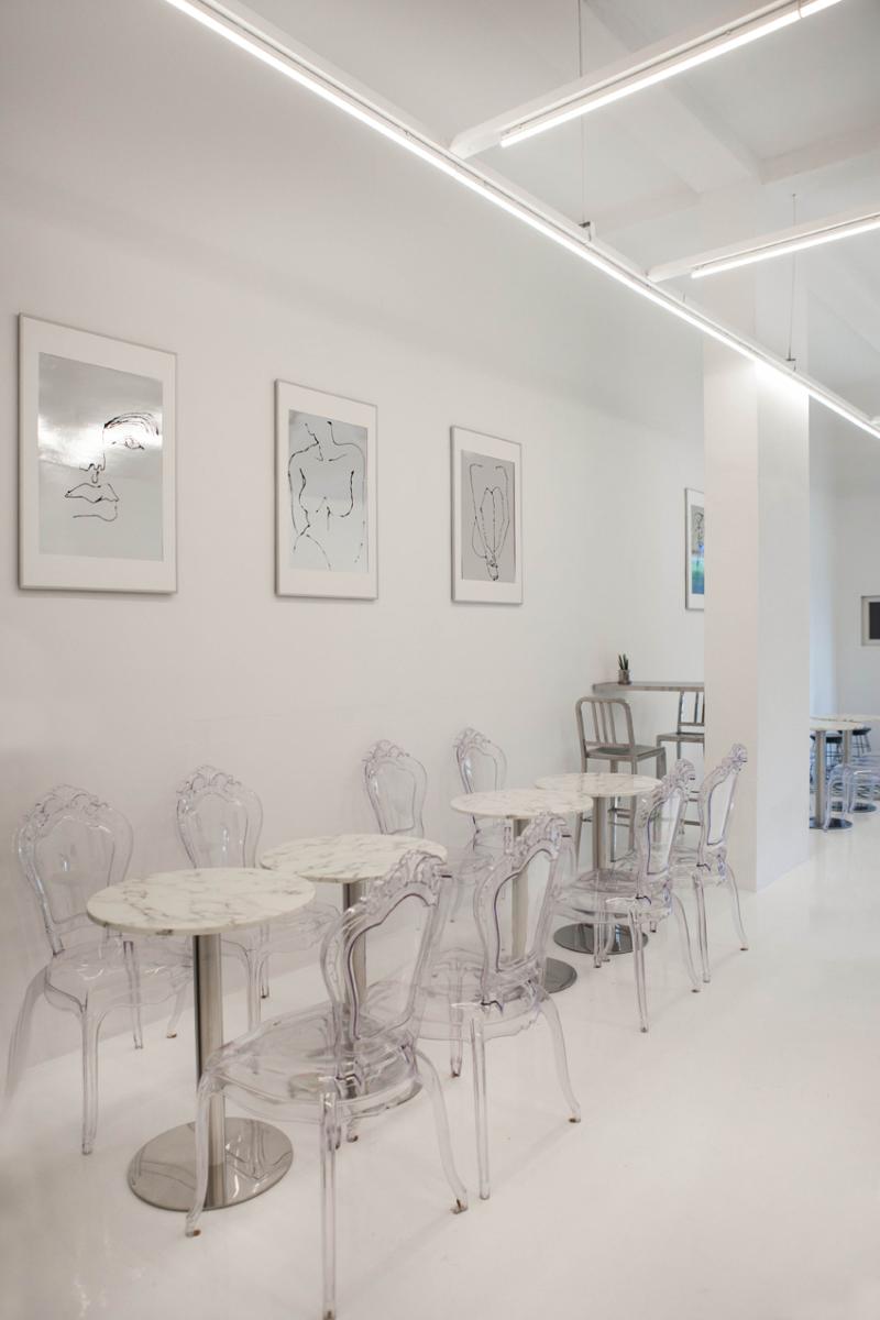 首尔洪大 20 平现代甜品咖啡厅，白色简约风室内设计-10