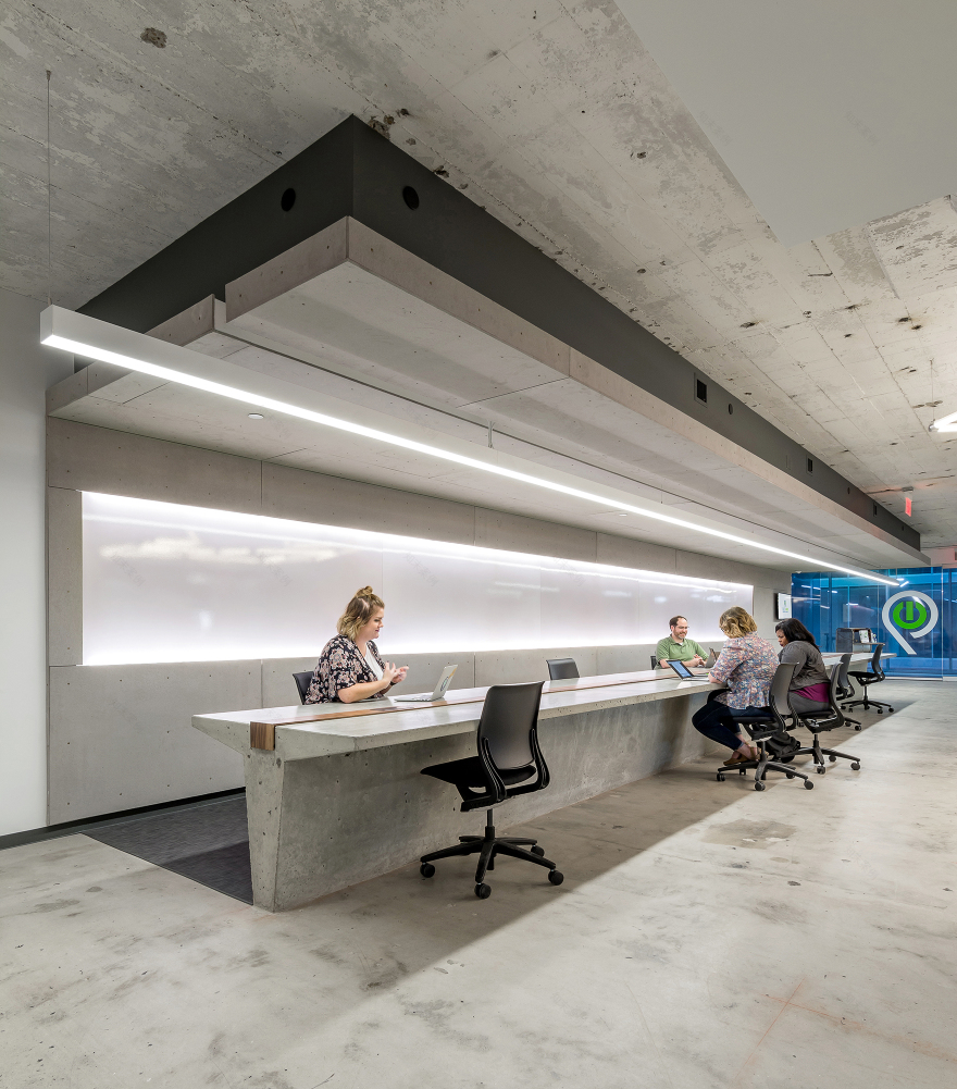 Tech901 办公空间 | 混凝土长桌与实木元素打造的协作中心-22