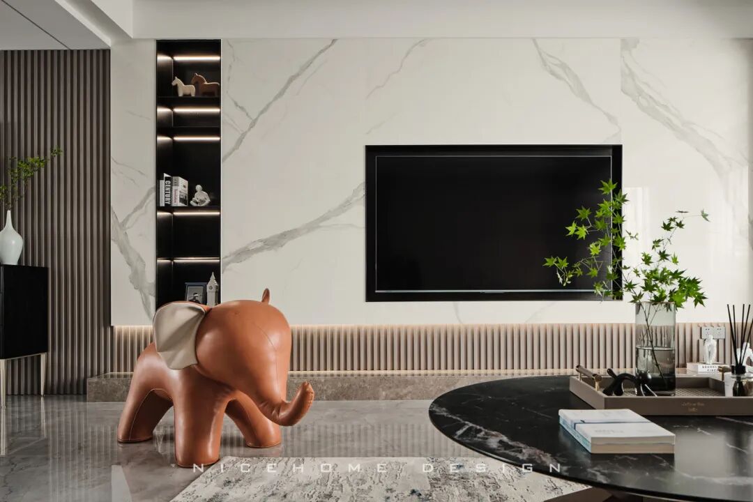 客厅C位之争：2025年，电视背景墙就该这么卷！-37