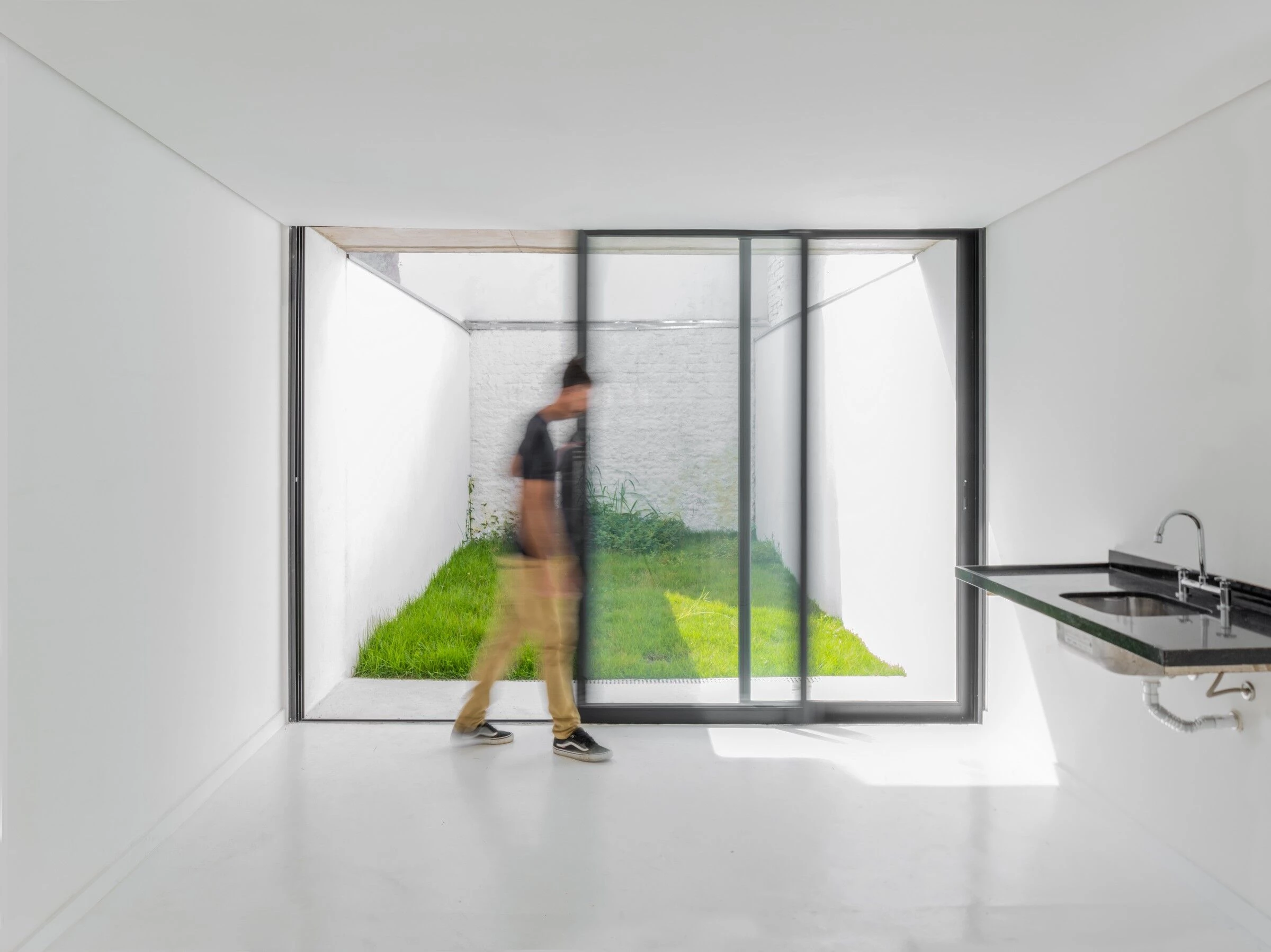 巴西 Vila Leopoldina House | 简约灵动的三层私人住宅-14