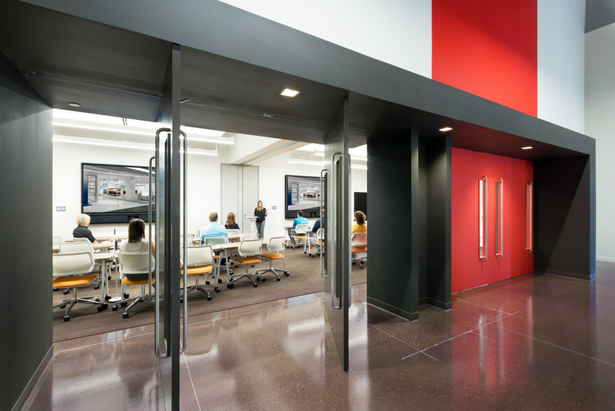 工业仓库中的办公室奇迹-14