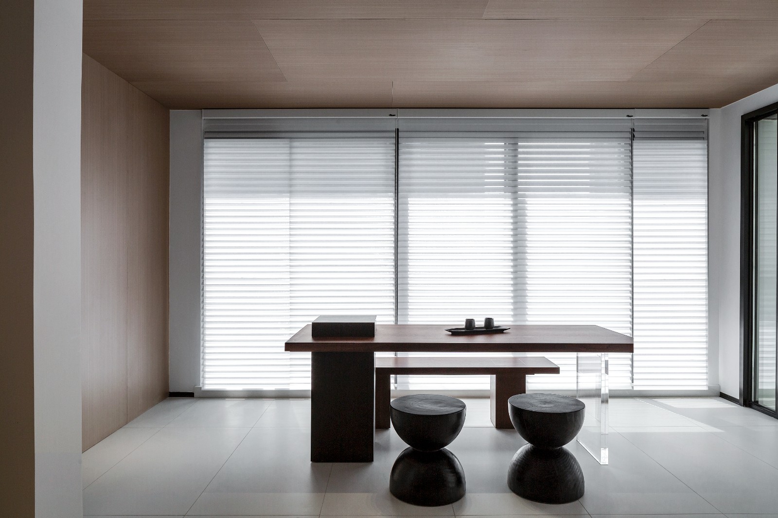 琐碎空间大改造 | 220 平经典现代风设计，灯光与质感的完美结合-8