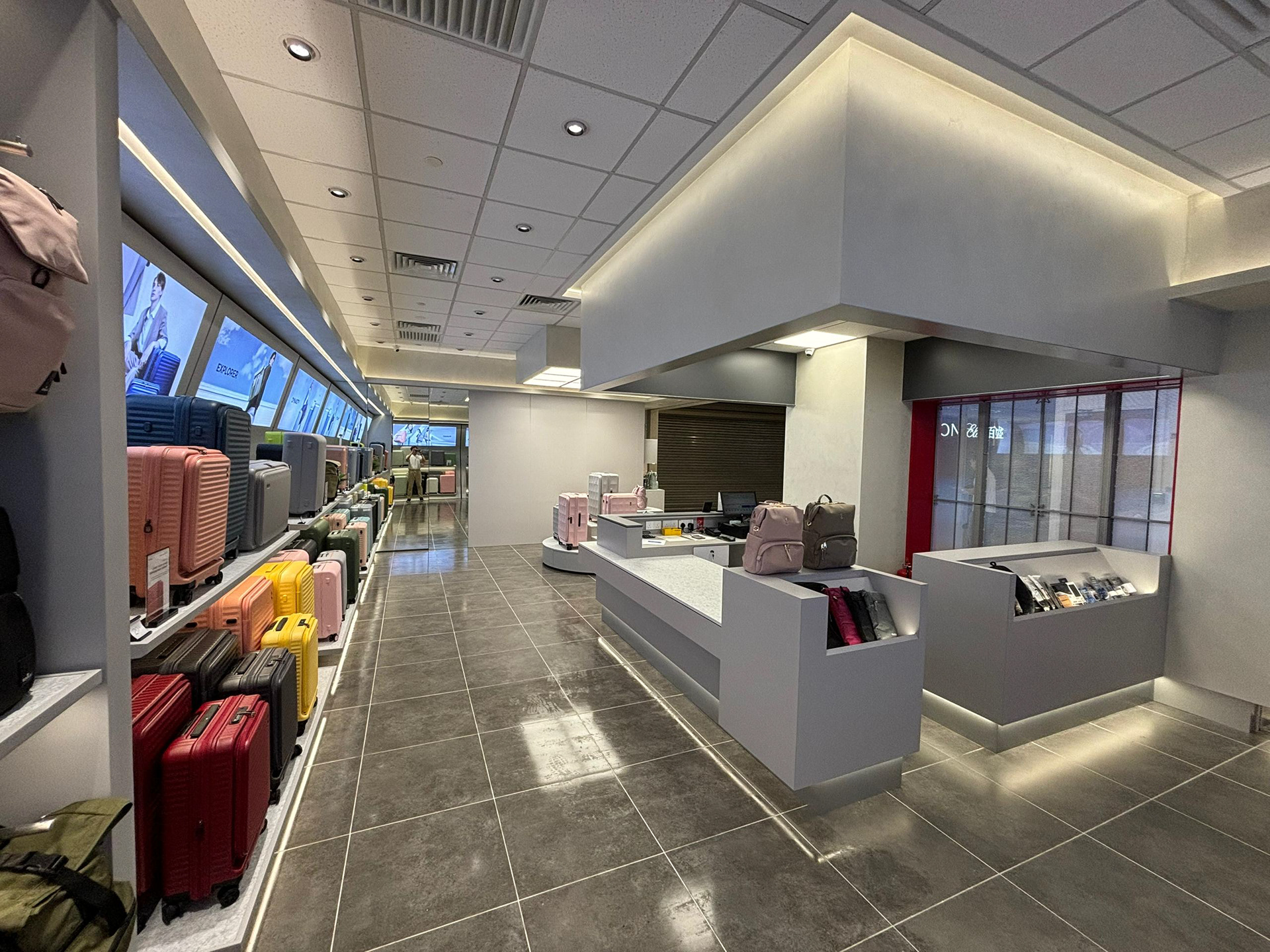 Luggage Retail Store-7