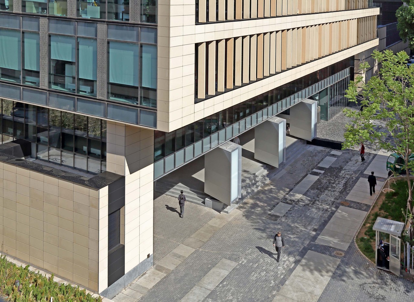 城市更新中的多功能办公空间——CADG 创新科研示范中心-41