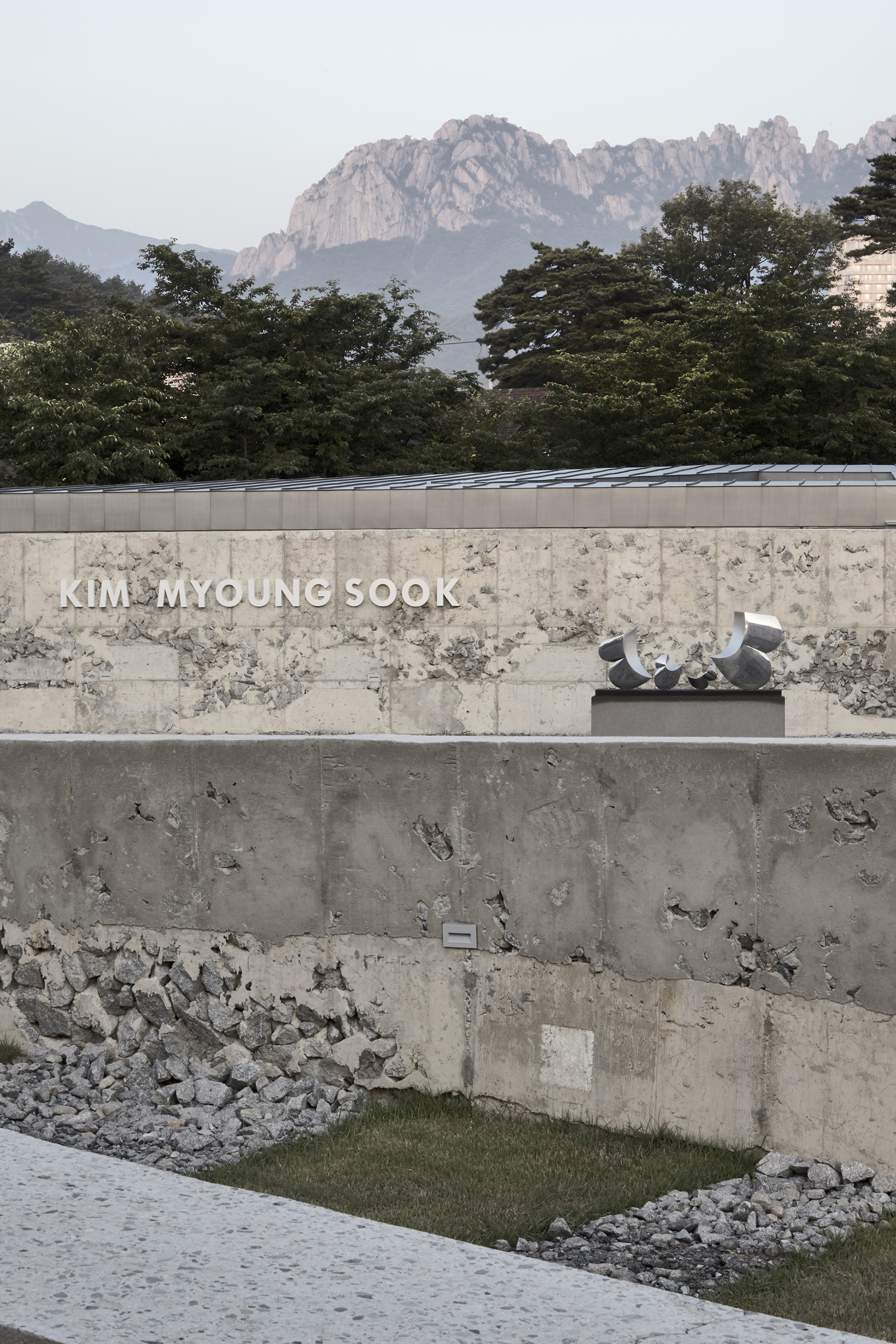 山风松韵的雕塑画廊——韩国 Bauzium 美术馆-32