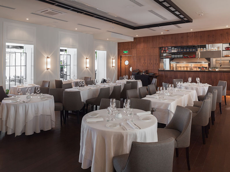 莫斯科 Semifreddo 餐厅 | 砖墙裸露,简约精致-22