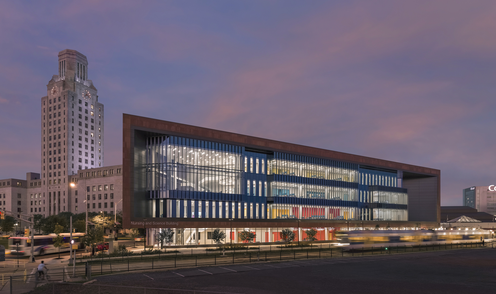 新泽西卡姆登罗格斯大学护理科学大楼 | 城市振兴的标志-54