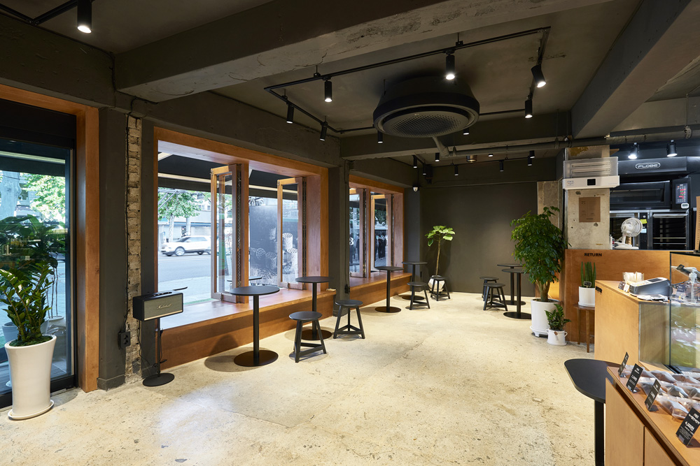 1983 血红救援站 | 高级黑木设计展现独特魅力-9