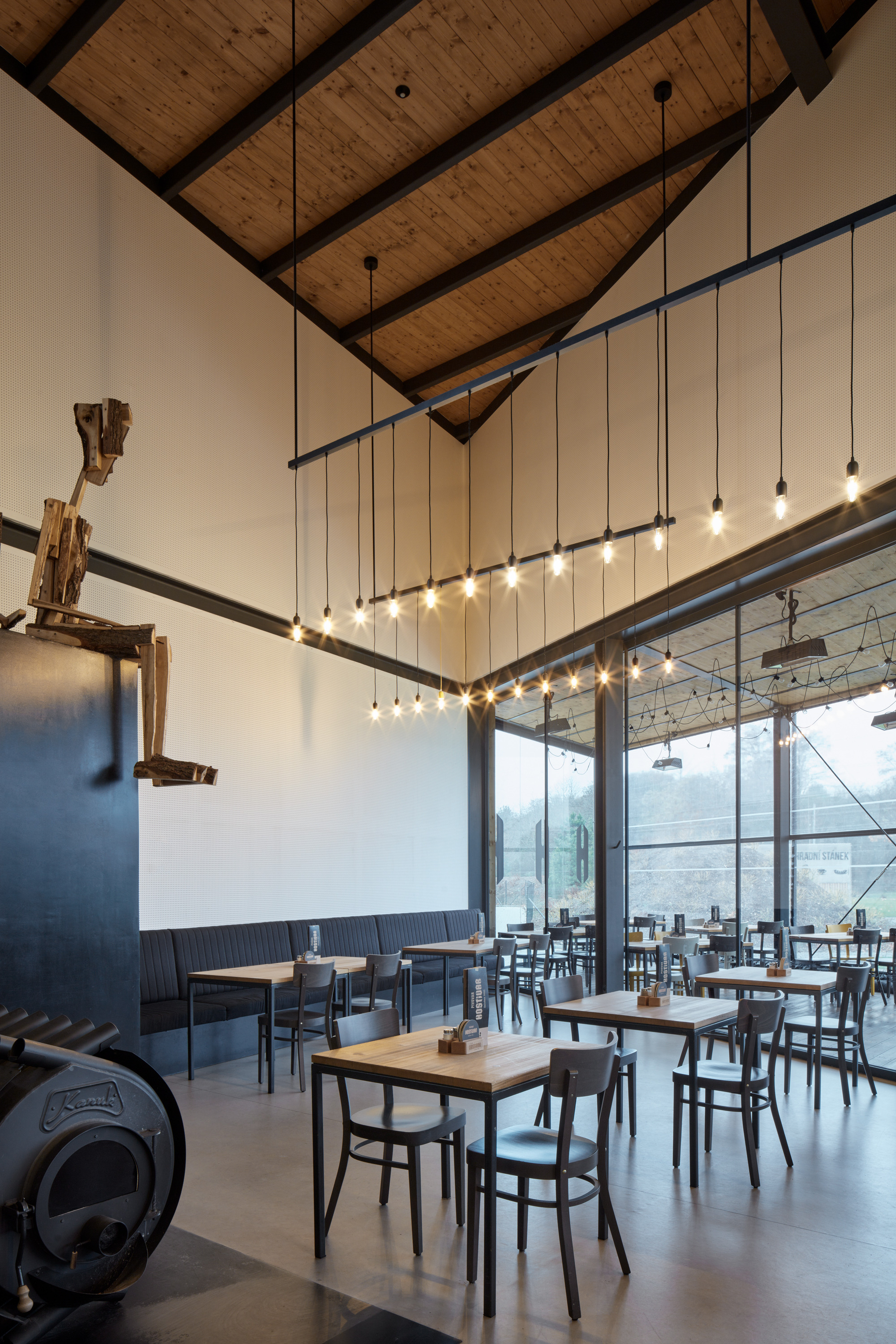 Prague Hostivar H2 啤酒餐厅设计-24