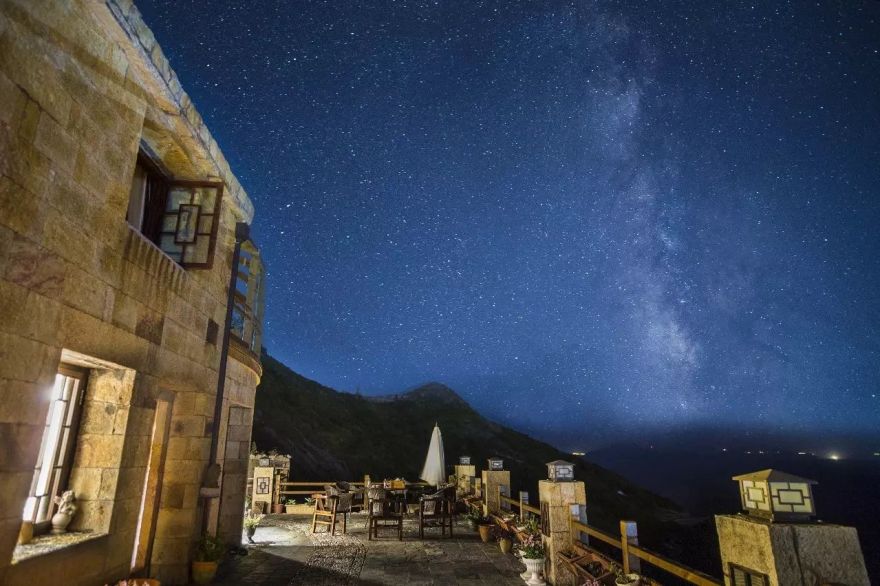 放弃百万年薪,回乡在海边建起一座石头房,他在追梦途中找到了诗和远方!-122