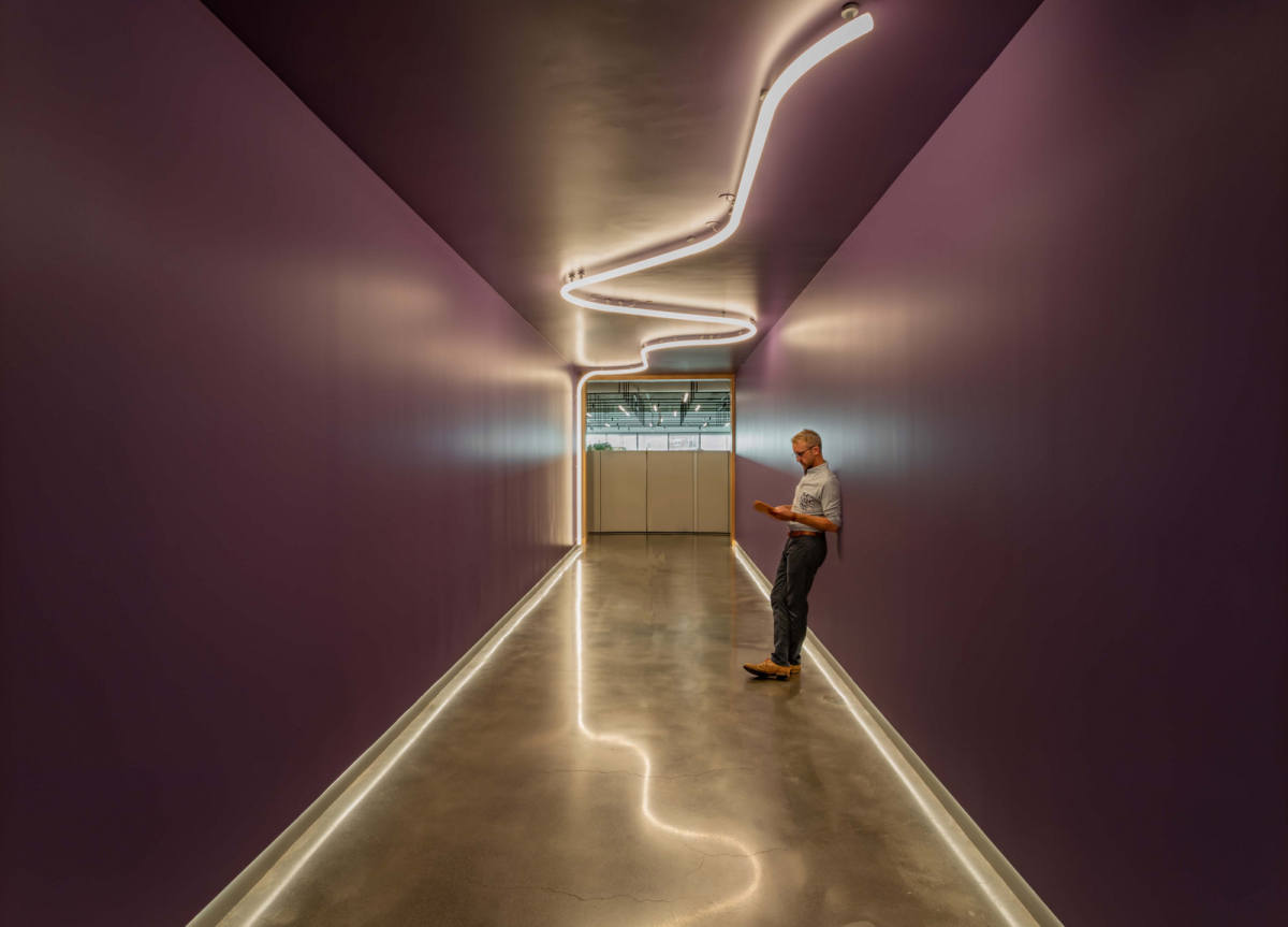 脑波元素融入办公空间设计,彰显功能与美学-18