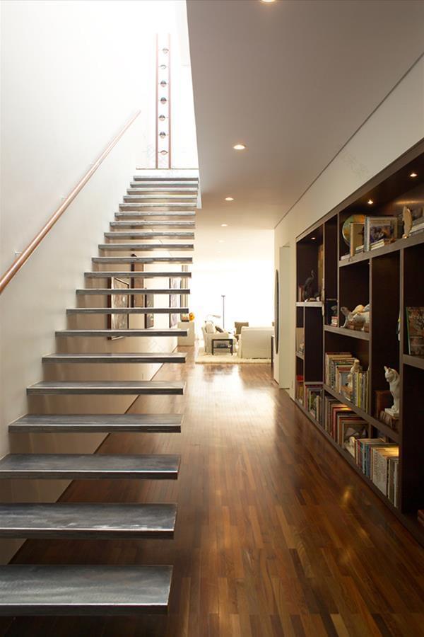 巴西 Isis Chaulon 设计的狭长住宅,引入自然光与绿意,打造温馨家居-6