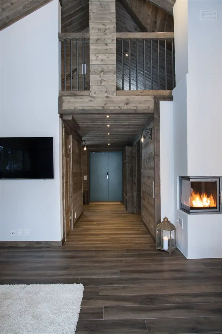 瑞典山间豪华木屋 | 传统与现代的完美交融-8