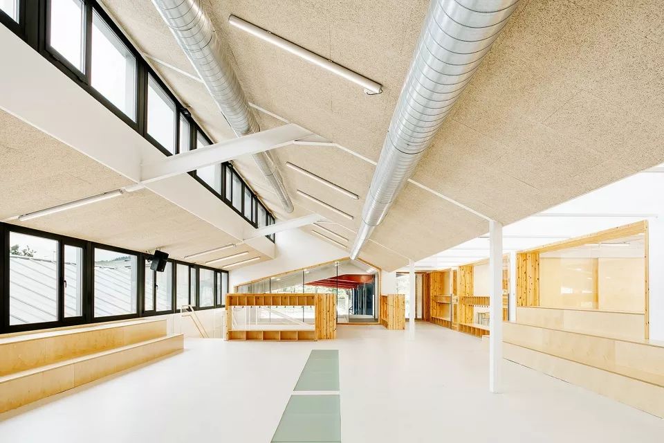 灵活多变的教学空间 | Lkastola Kurutziaga 幼儿园改造与扩建-0