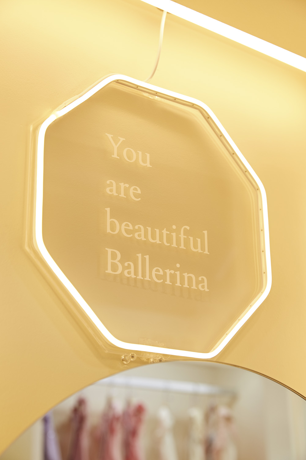 可爱六平米店铺，展现精致百货设计魅力-13