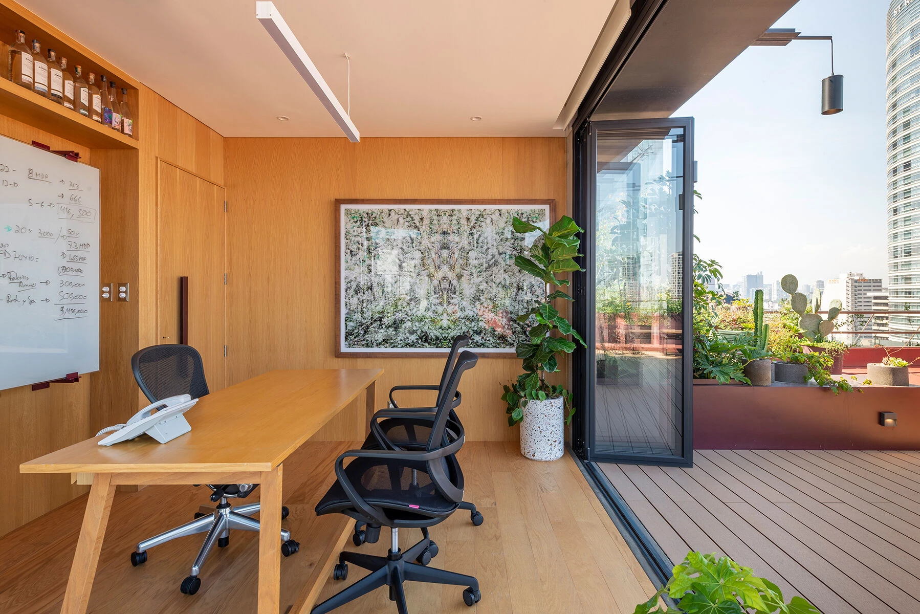 墨西哥城繁忙大道上的空中办公室改造-38