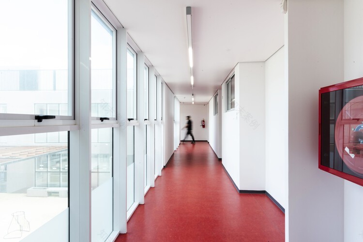 Jardín infantil y sala cuna Golondrina de Valparaíso / Pedro Lomboy Castillo | ArchDaily en Español-43