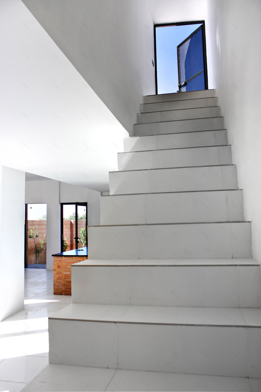 Sprayed render covers walls of rural Iranian house by BAM Architects Office-25