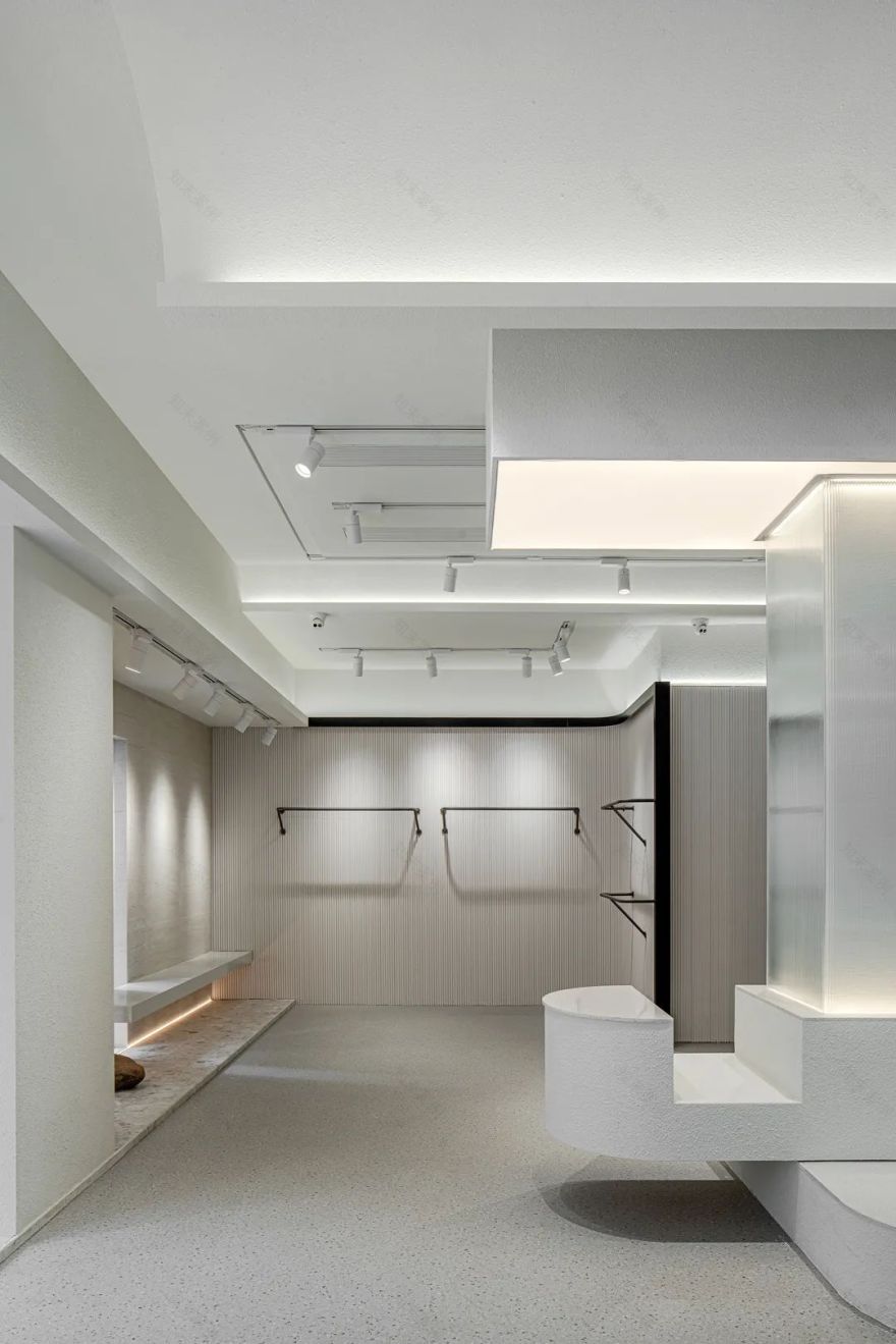 光与四季 · 普宁 70 平米女性服饰店设计丨中国广东丨深圳市陈浩鹏室内设计事务所-37