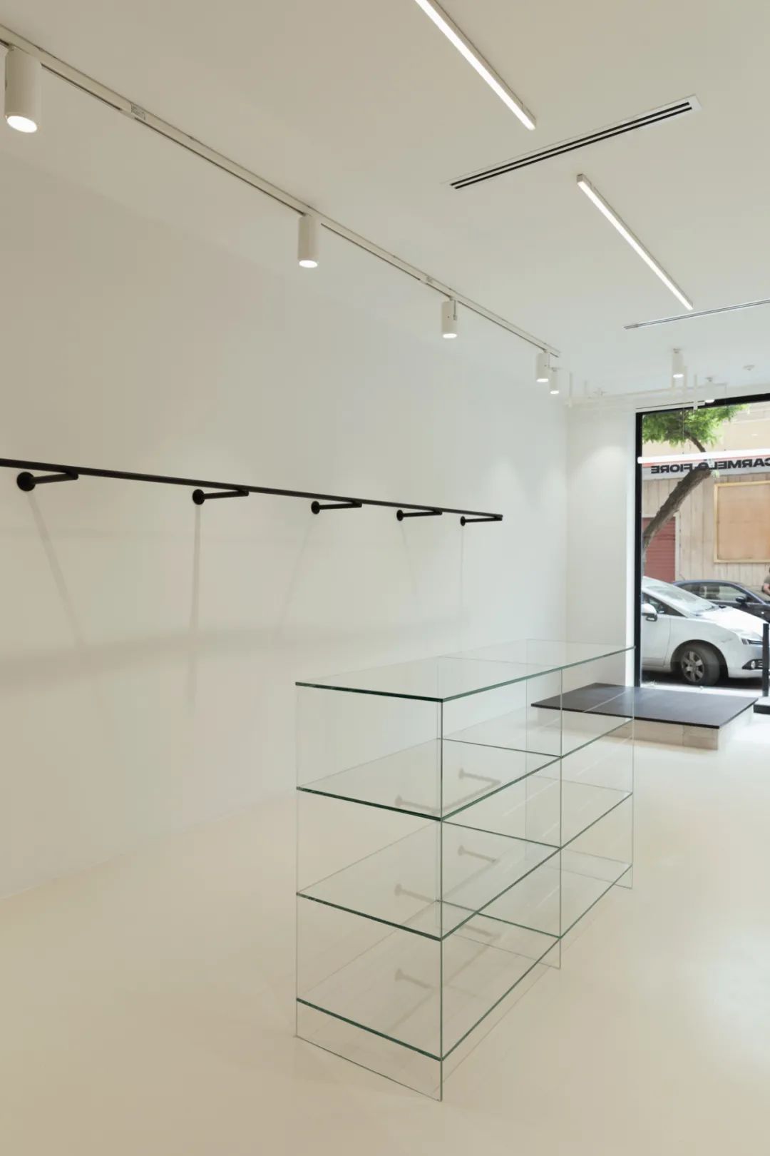 极简黑白,打造意式时尚空间-18