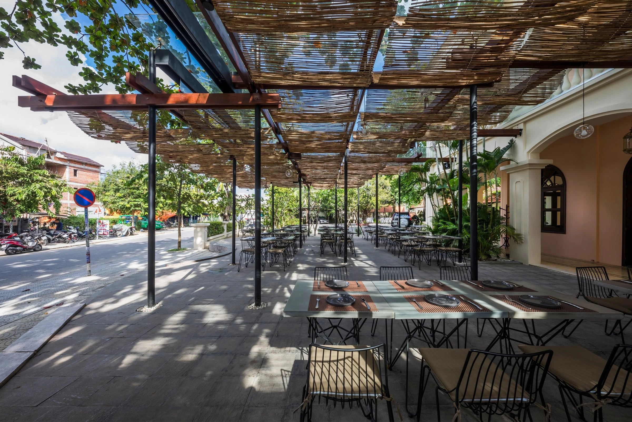 越南传统与现代的完美融合——"艺术空间"餐厅与画廊-15