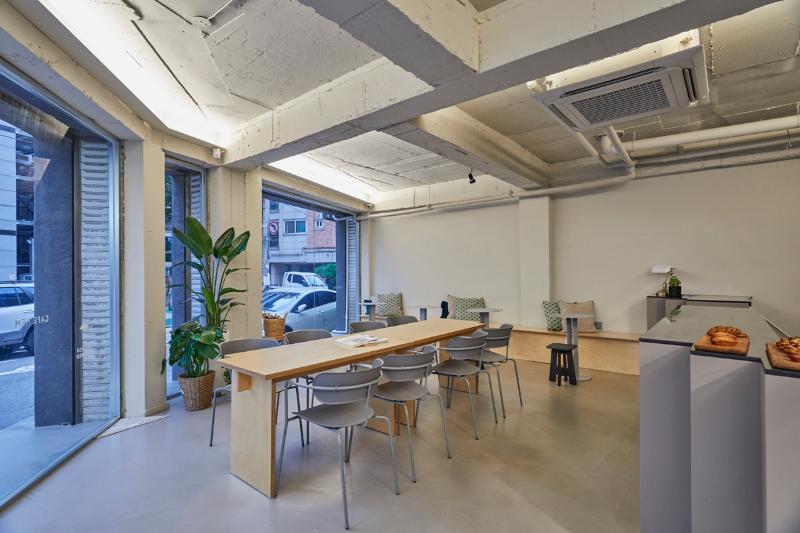 13 坪咖啡厅 | 复古外观现代内装的设计巧思-5