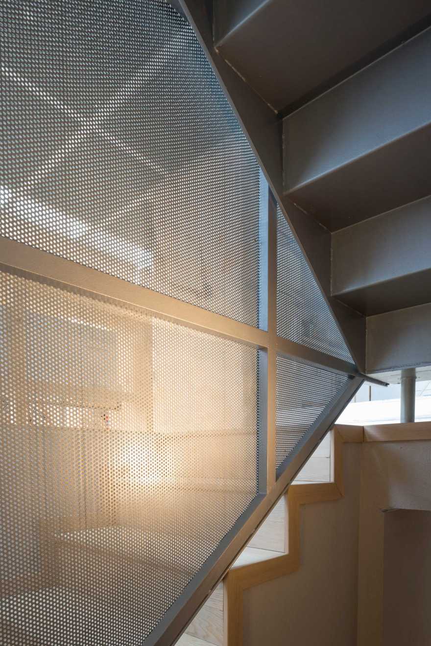 橄榄林中的石筑别墅-5