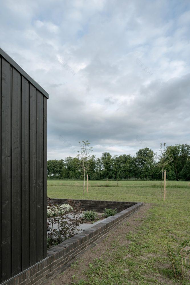 荷兰现代农庄中的两套住宅与工作室-49