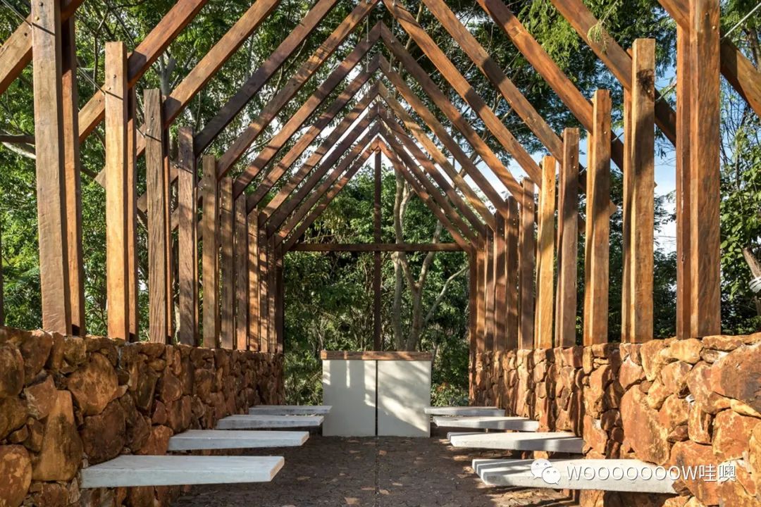 巴西河畔自然度假屋,砖墙记忆打造私密空间-4