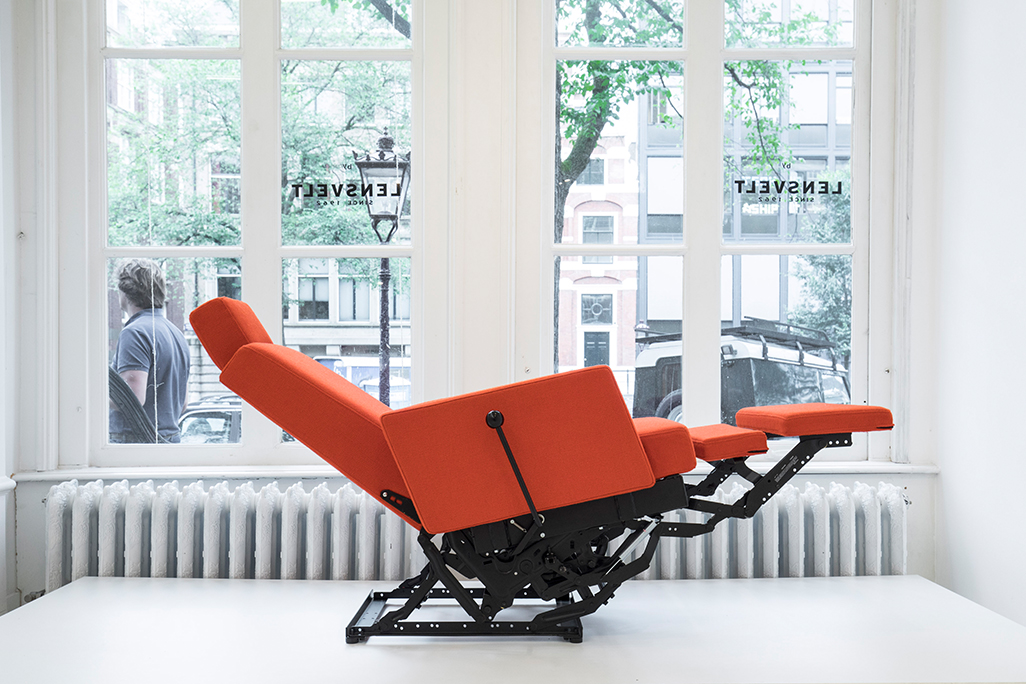 The Lazy Modernist chair - a recliner for the design savvy. — Design.daily-0