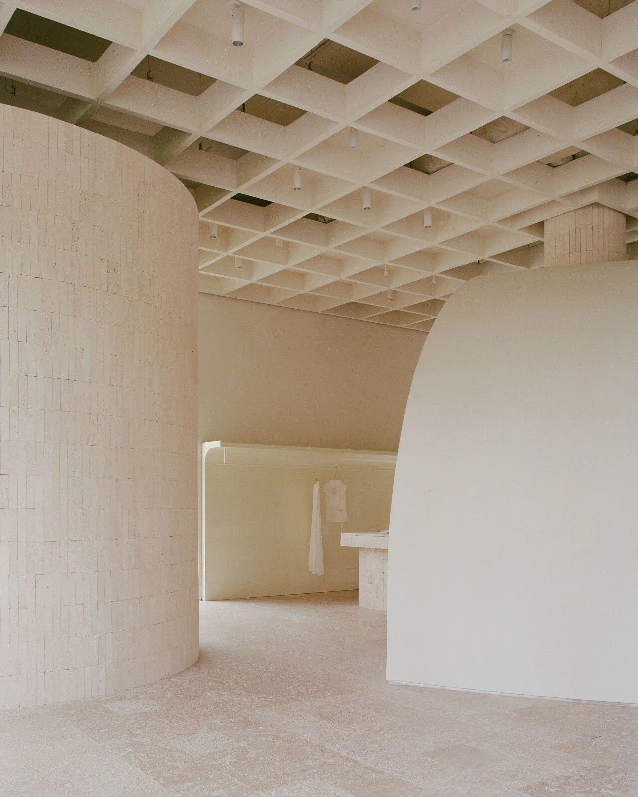 Messa House 女装零售店丨哈萨克斯坦丨UP2DATE architects-17