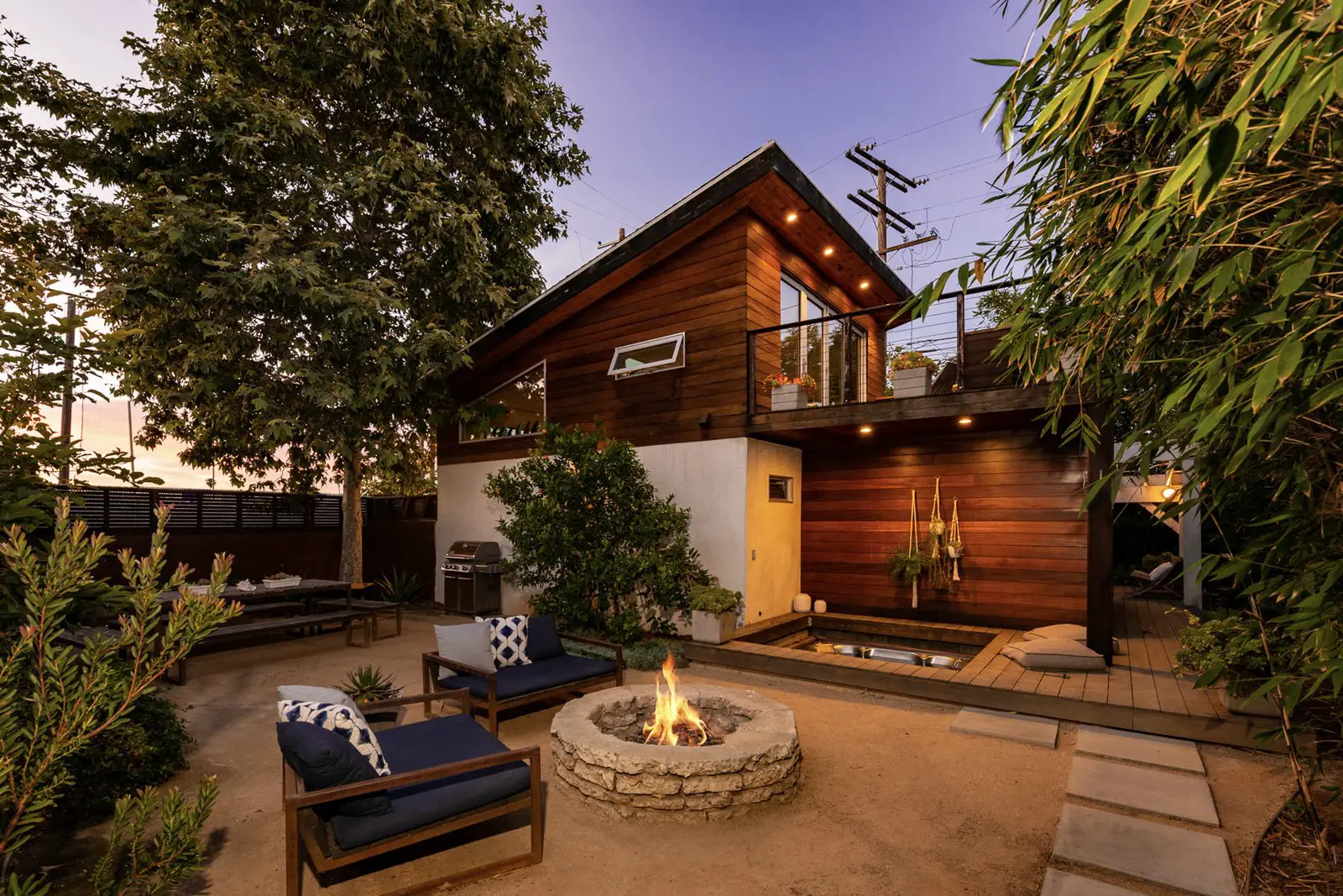 威尼斯海滩上的舒适冲浪小屋 | 一个成功的空间改造案例-16