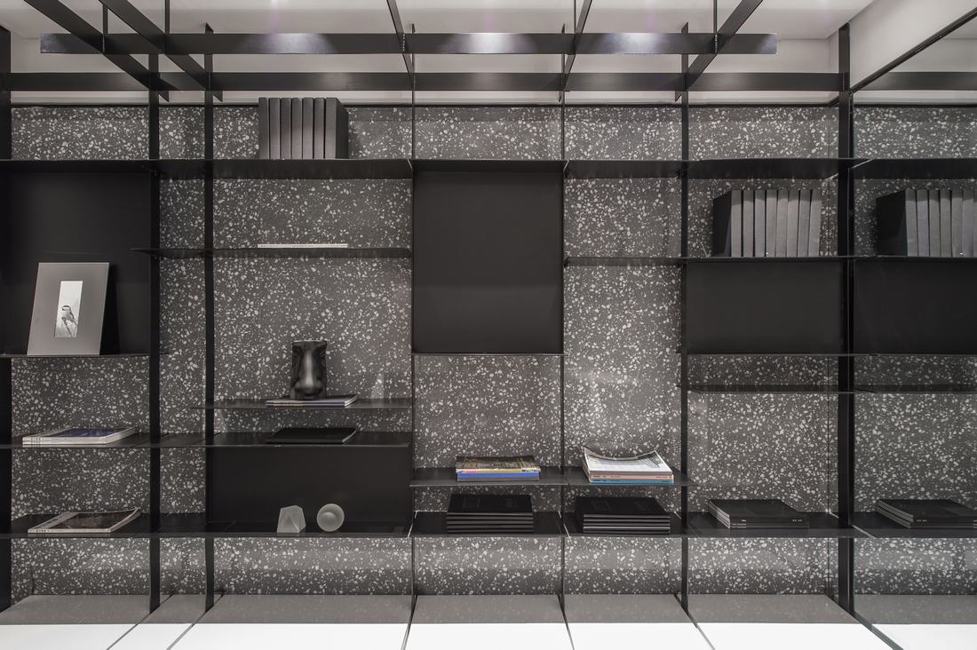 140平米爆改为一室，宠物鲨鱼的黑白世界极简至极-16