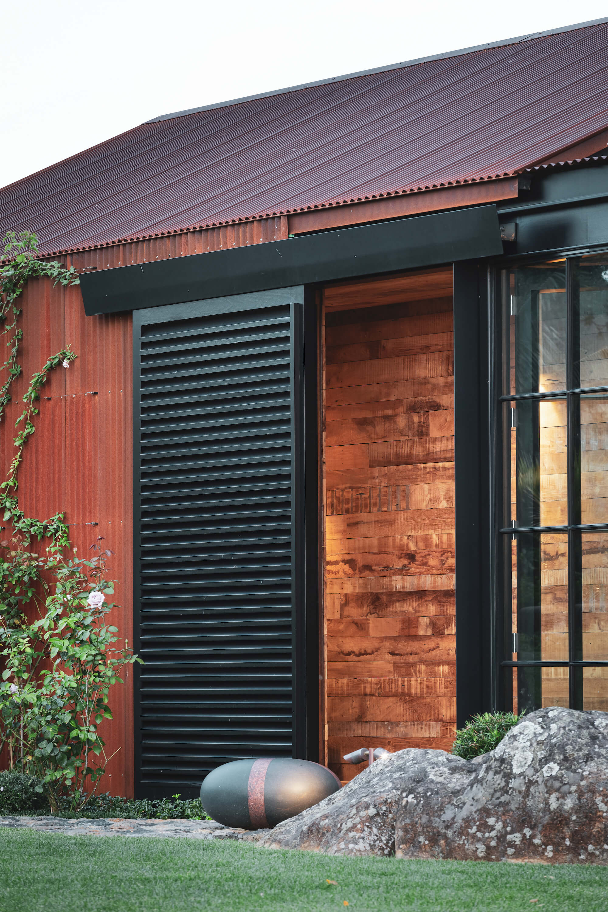 荒唐事；蠢行（具体含义需结合语境，这里Folly常见释义为荒唐事、蠢行，可根据更详细背景准确理解） -26