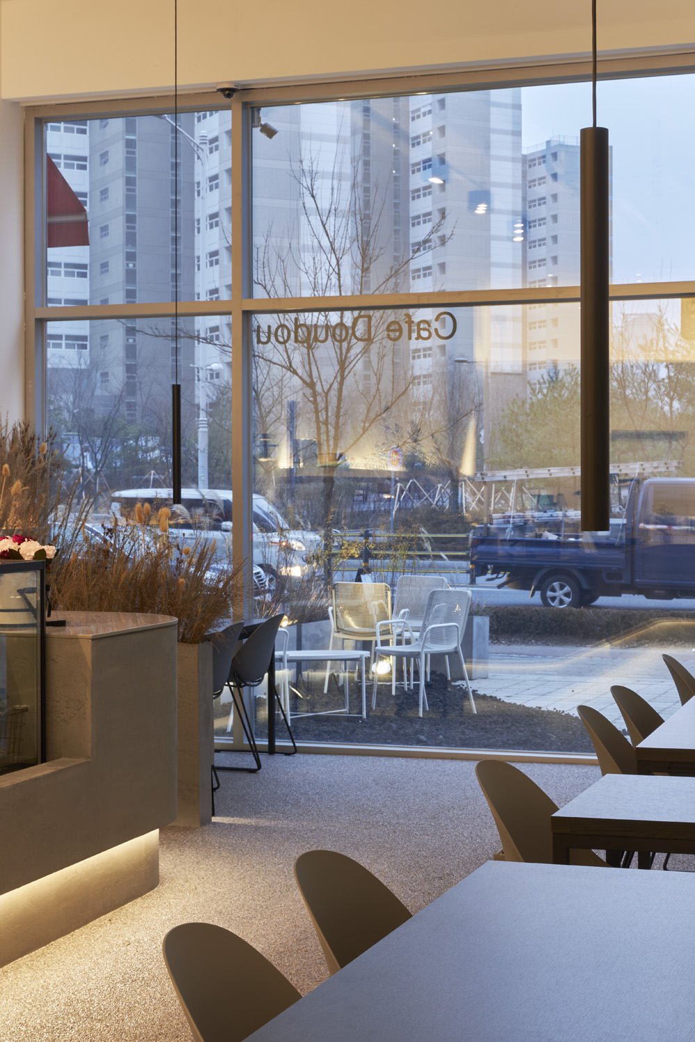 CAFE DOUDOU | 现代高级的 19 坪咖啡厅设计-13