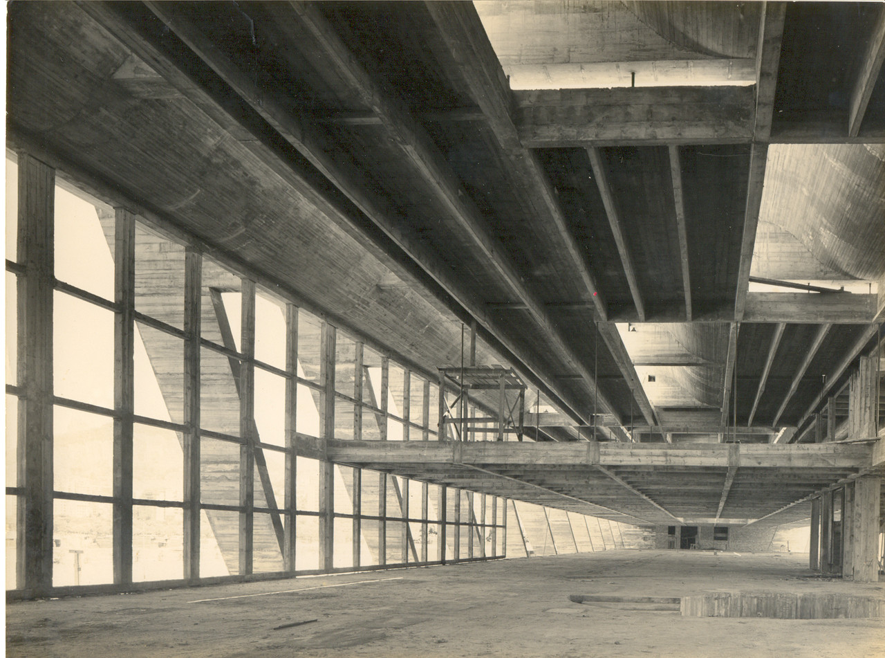 巴西里約熱內盧現代藝術博物館：建築大師 Affonso Eduardo Reidy 採V形柱列、懸吊樓板，打造現代主義建築經典 | FAM-63