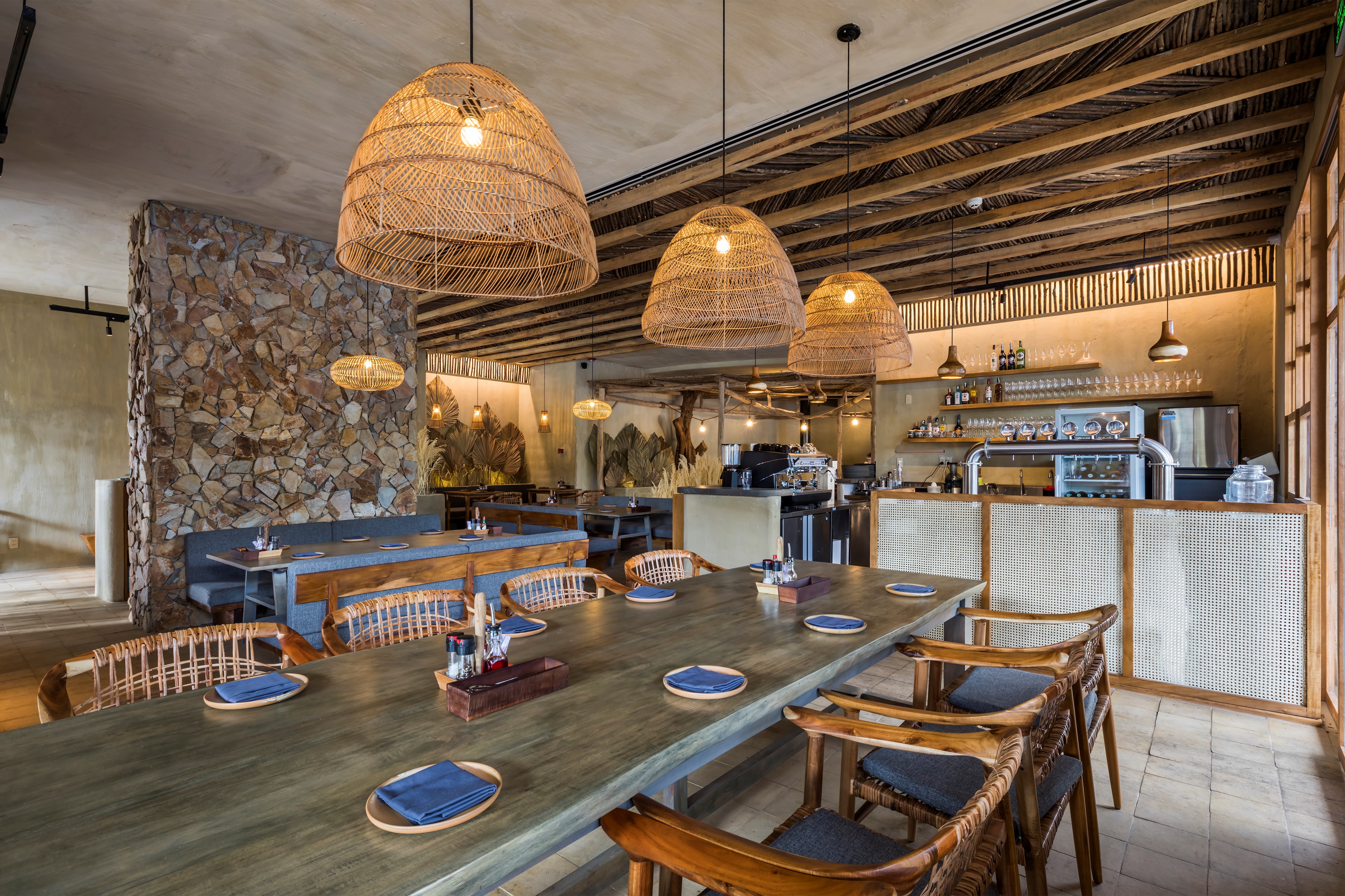 越南"Pizza 4P's"餐厅设计 · 海边别墅中的自然优雅-45