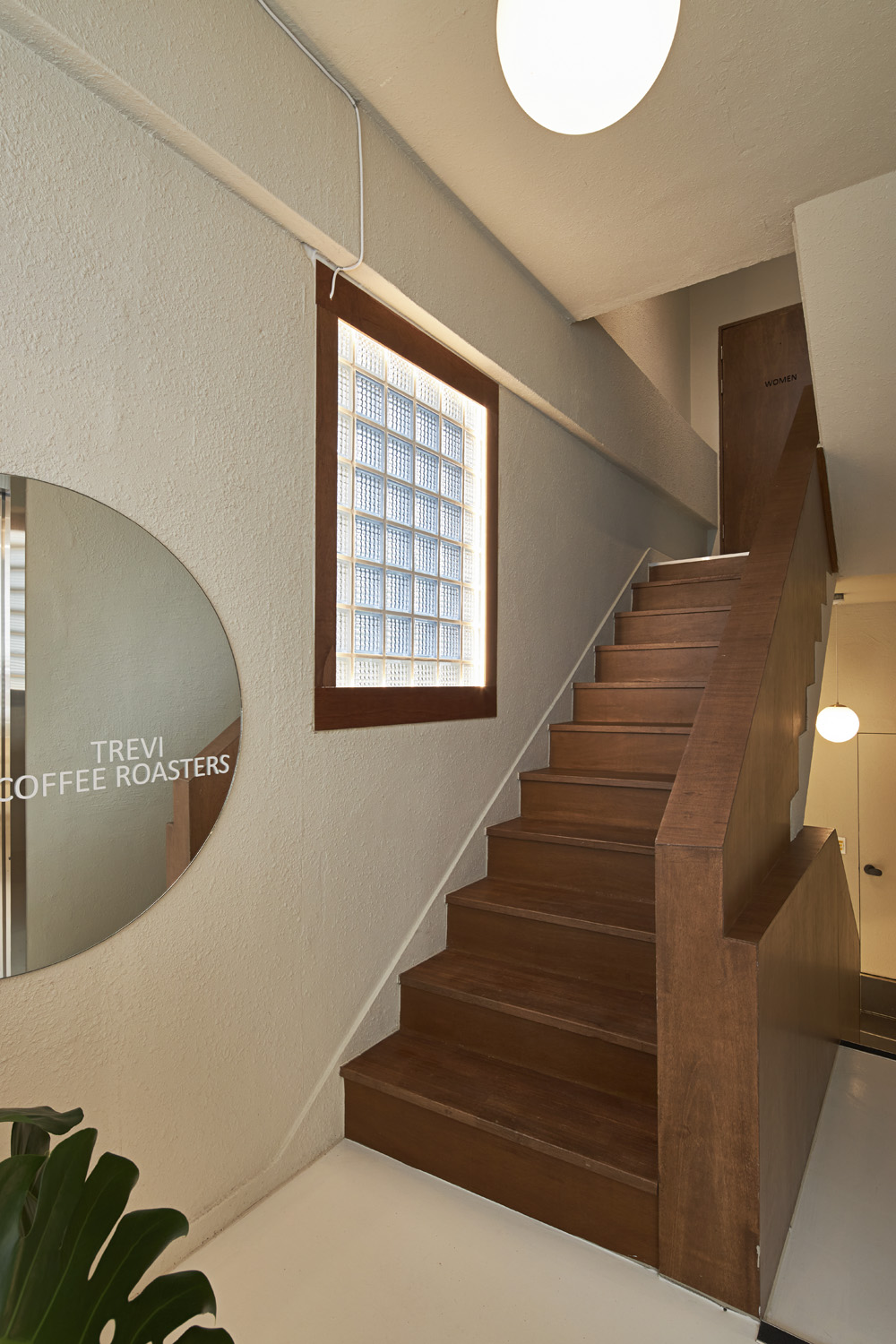 现代简约 39 平咖啡厅室内设计案例-18