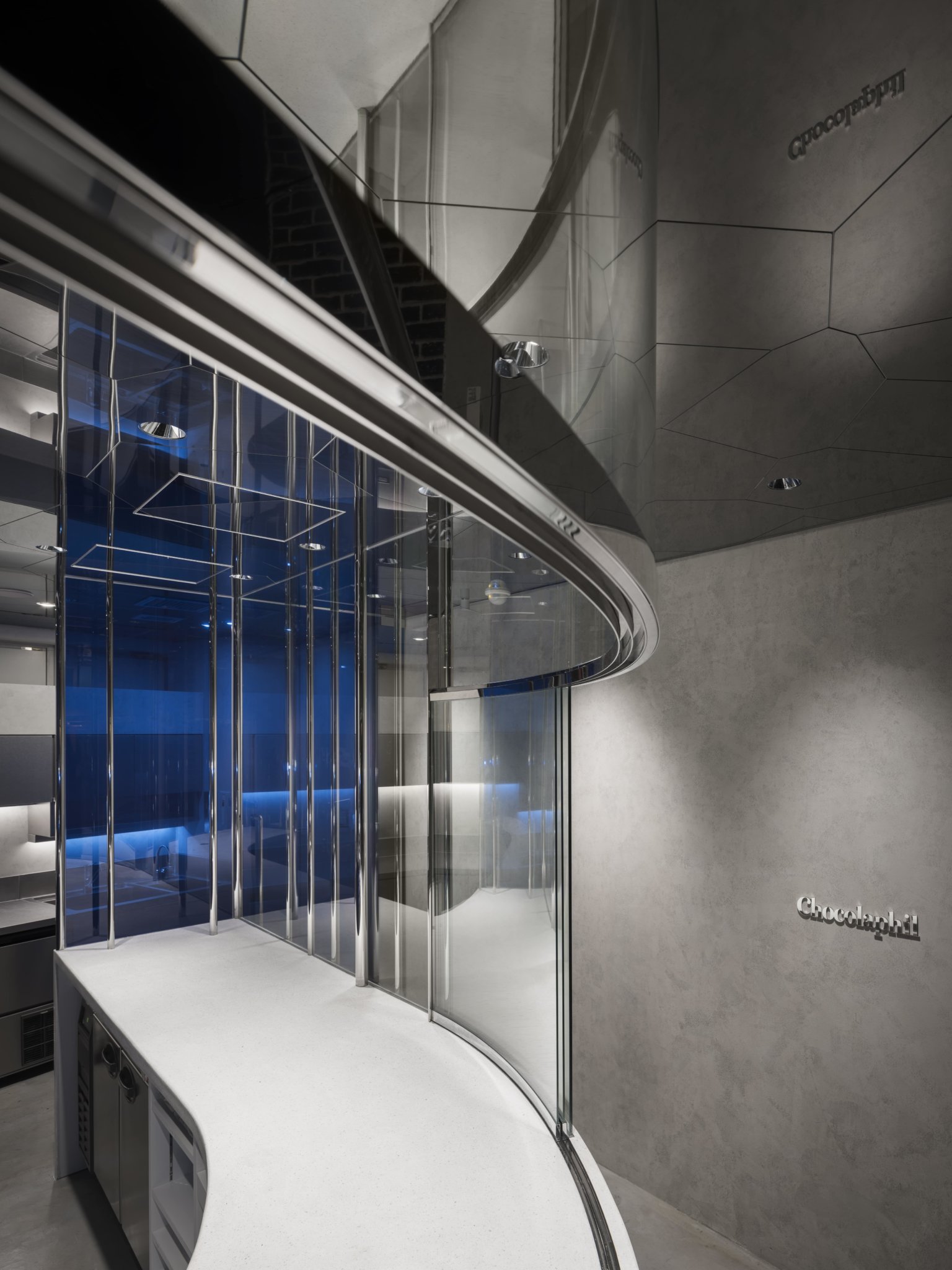 深海蓝的巧克力森林——CHOCOLAPHIL 室内设计赏析-15