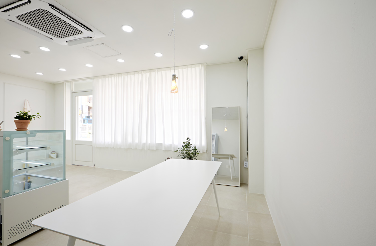 白色简约设计，10 平米小店翻倍吸睛-7