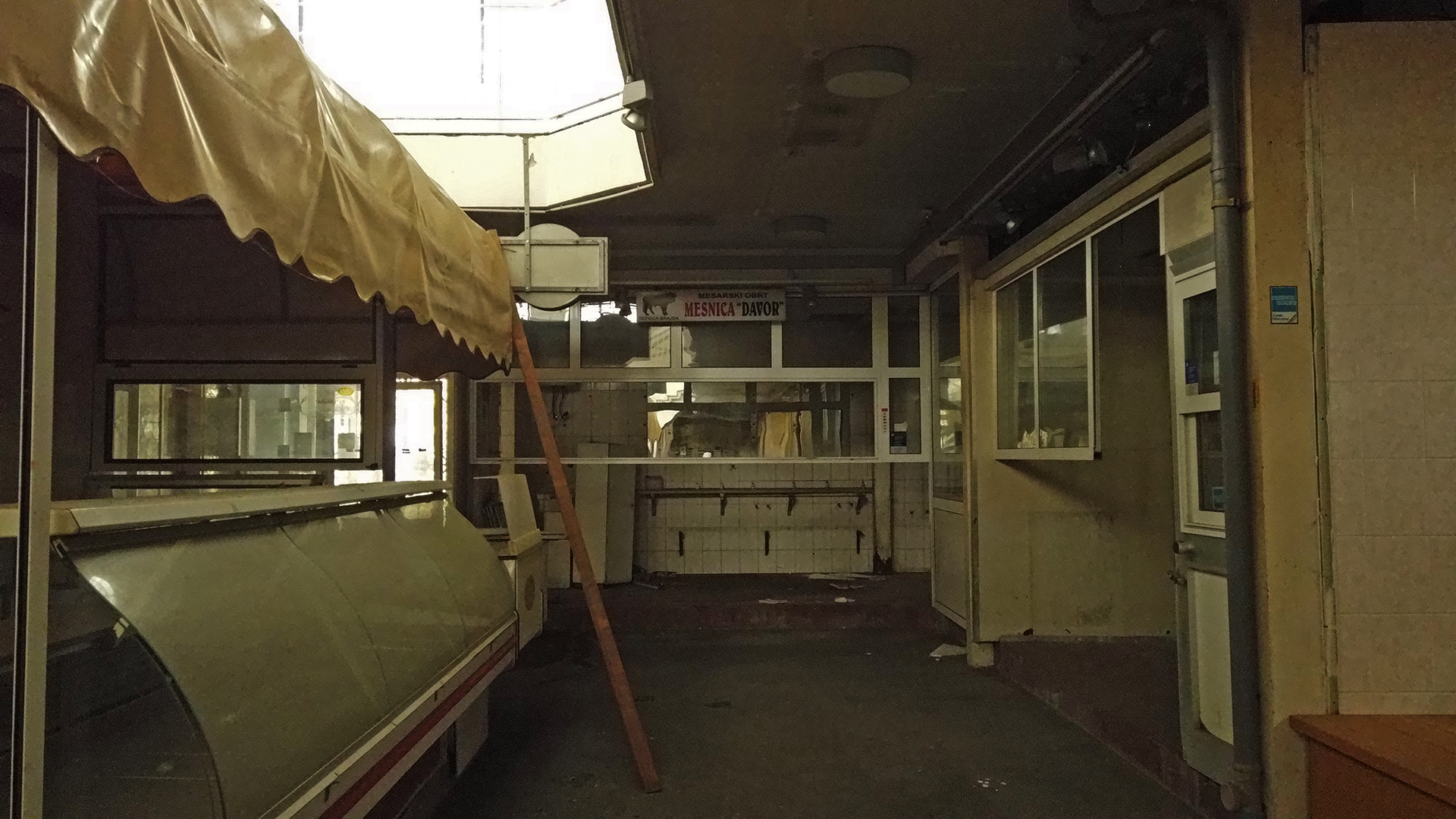 里耶卡25号警笛汤（注：由于SIREN SOUP不太明确确切含义，警笛汤可能不太符合实际情况，这里是按字面进行翻译，若有更多背景信息可使翻译更准确） 丨Mo Abdelbary等11人组成的SSS Crew-82