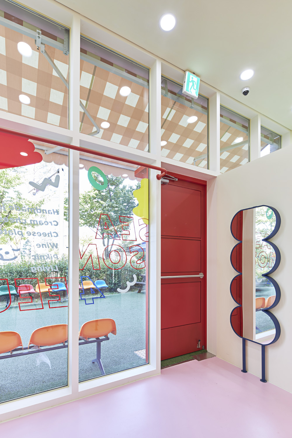 甜蜜四季 | 28 平糖果色甜品店设计-16