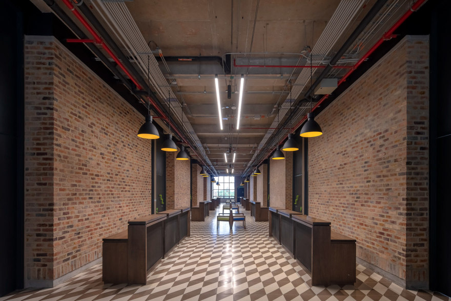 圣罗克地方行政区丨科特迪瓦萨瓦纳丨COUR,LaTrocha ARQ-15