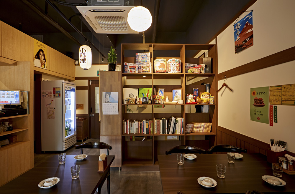 白色与木质，打造 19 平米极简主义室内空间-11