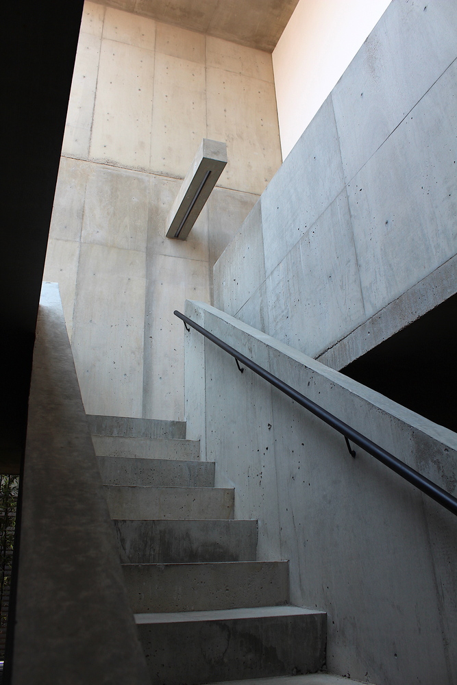 日本名古屋城堡附近的螺旋木质楼梯住宅-22