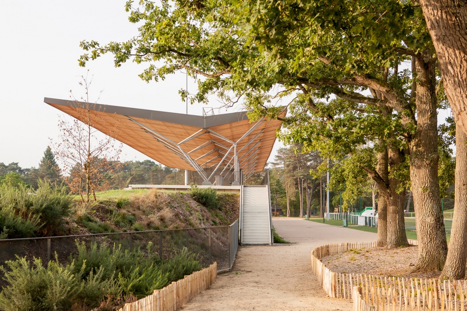 森林边缘的体育场馆 | Philippe Mahut 体育场看台-18