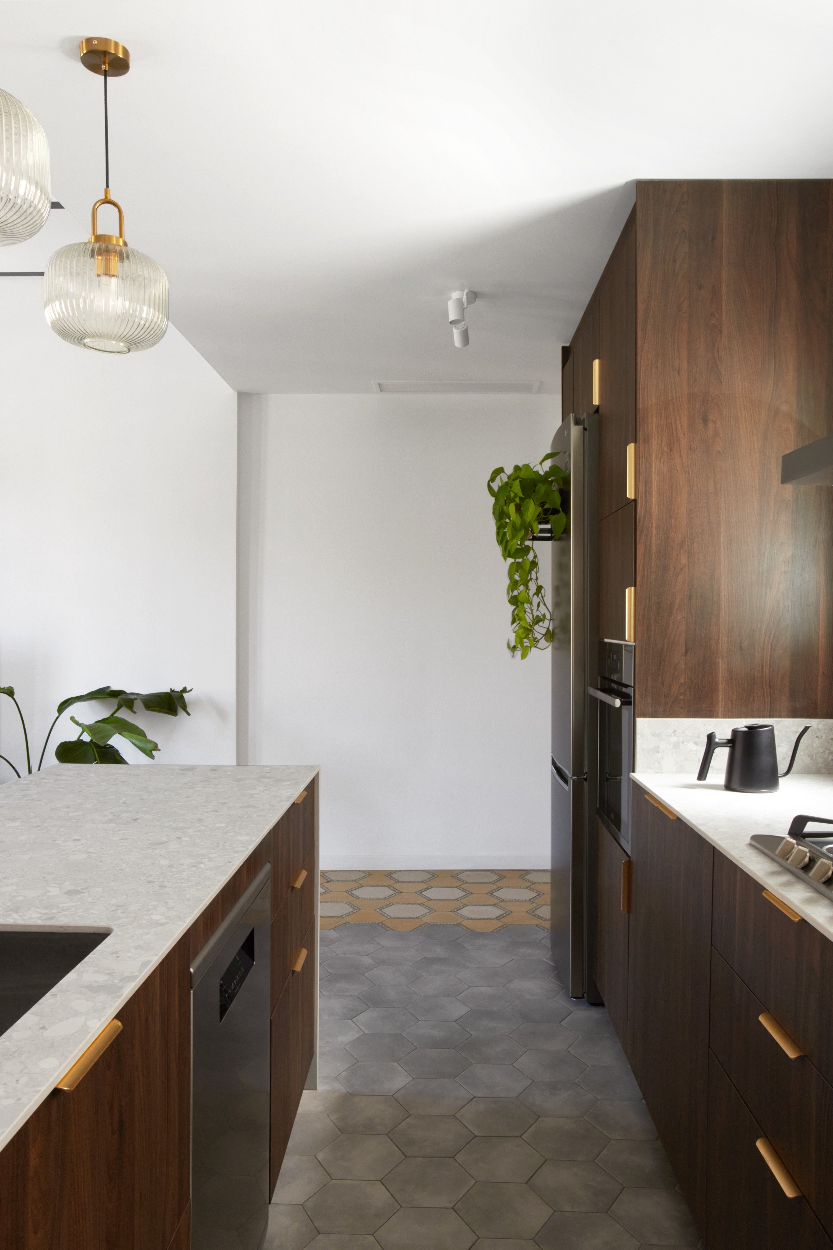 色彩鲜明的现代改造 · 巴西黄房子-10