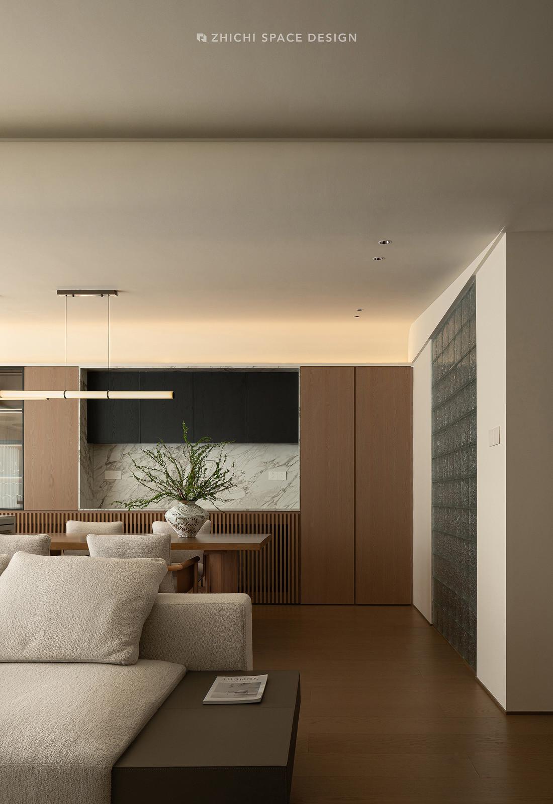 弧线隐去边界，墙体交错间藏起松弛与诗意-16