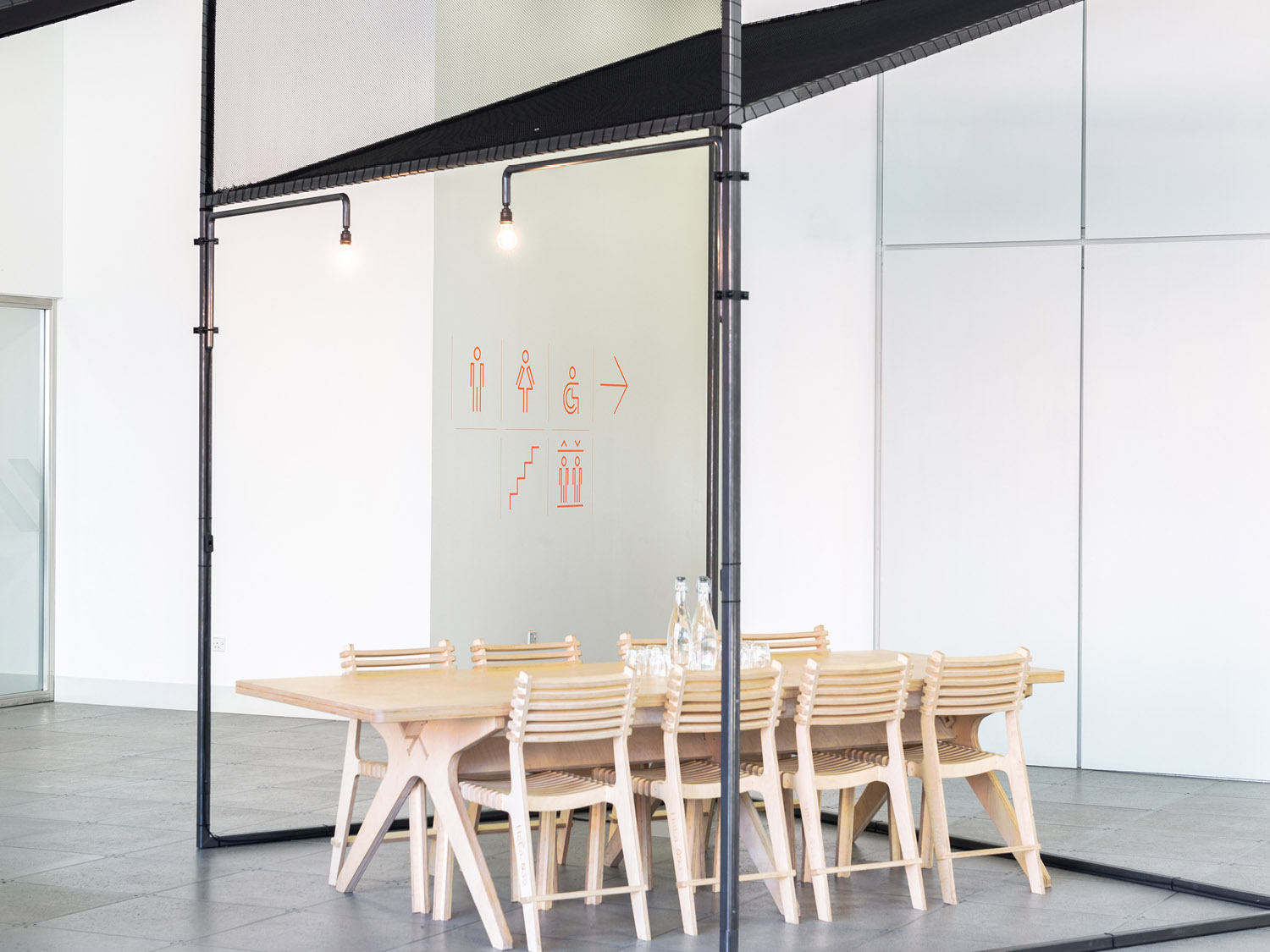 伦敦Here East革新引导标识和指路系统设计 / dn&co-45