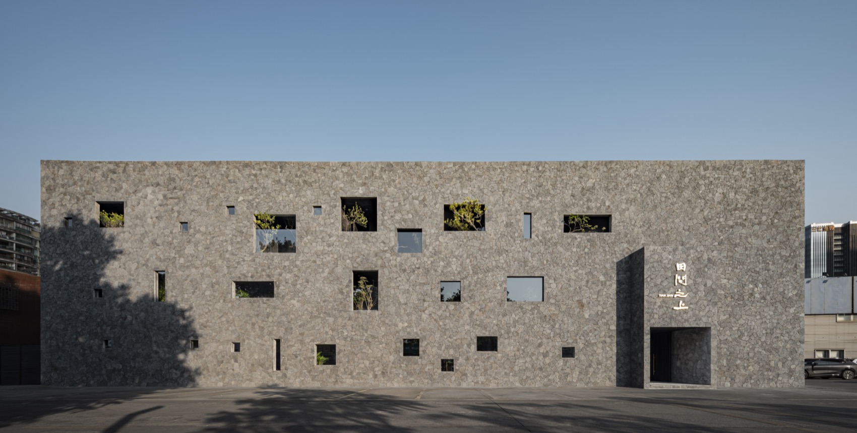 田间之上 中国湘菜馆丨中国广州丨黑白木设计-9